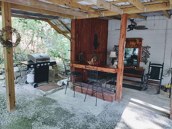 5th image of 131 Walnut St