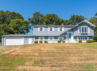 29 Benjamin Heights Dr, Milford, CT 06461