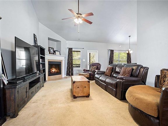 5th image of 3910 Trumbull Ct