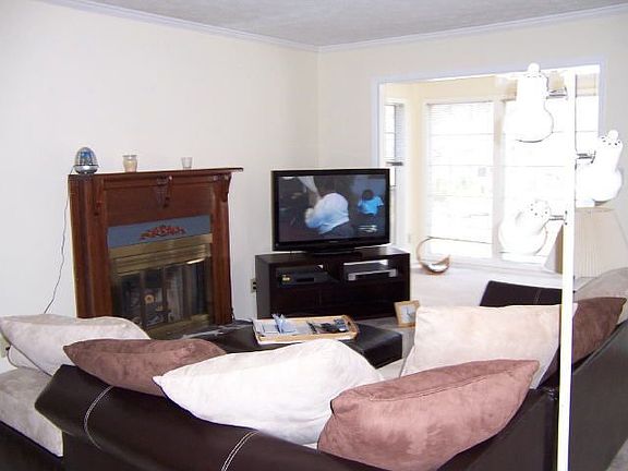 4th image of 1104 Country Park Dr
