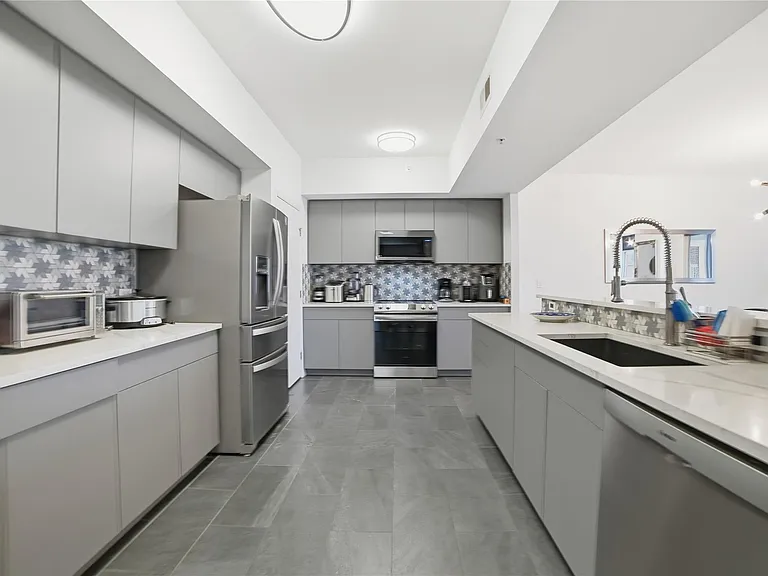 54 Rainey St #1018 — Photo 7