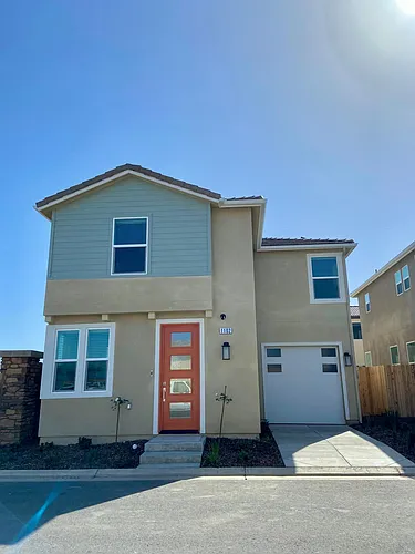 1102 Royalty Way W Photo 1