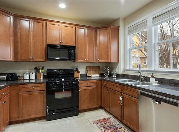 5th image of 111 Melbourne Park Cir APT B