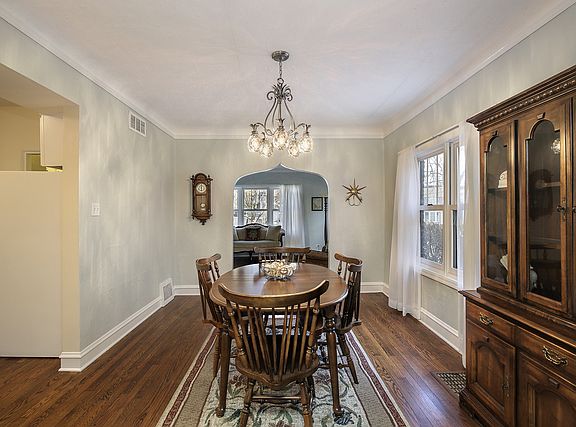 3rd image of 940 Forest Ave