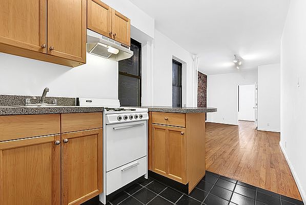 1st image of 408 W 48th St APT 3FE