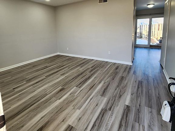 5th image of 503 Harris Ct