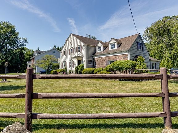 2nd image of 537 Wychwood Rd