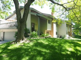 9731 Dorset Ln, Eden Prairie, MN 55347