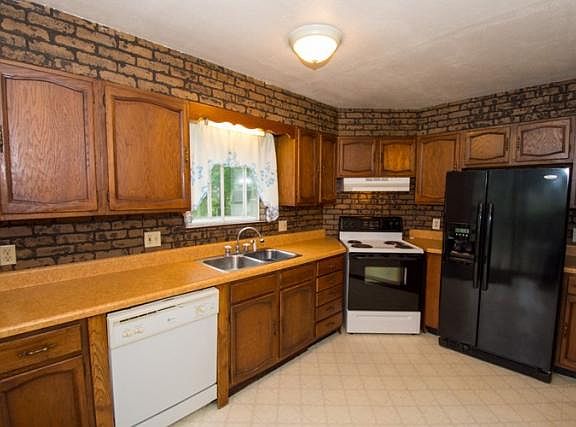 3rd image of 29085 Norman Ct