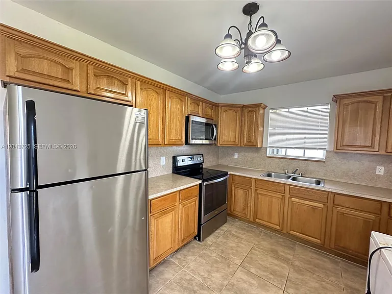 2235 Farragut St — Photo 5