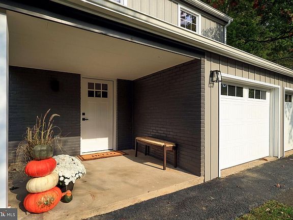 4th image of 645 W Hillside Ave