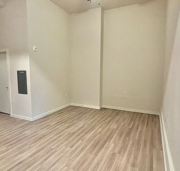 Vibrant Studio Apartment - Belmont St — Photo 24