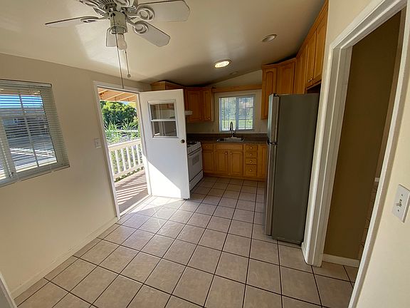 3rd image of 662 Mariposa Ave APT 9