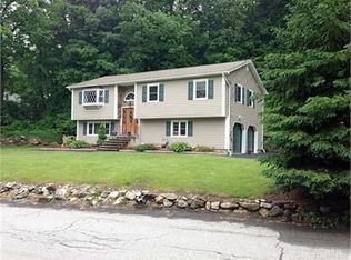 18 Tulip Rd, Lake Lincolndale, NY 10541