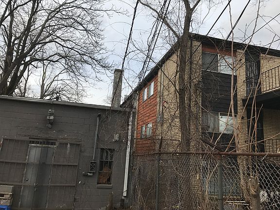 4th image of 16025 Schoolcraft St