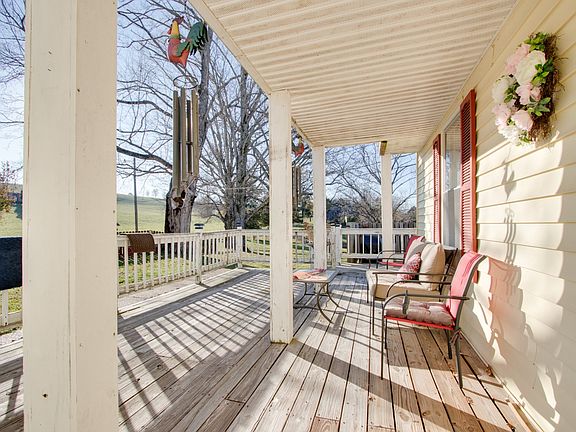 4th image of 290 Tomlinson Pl