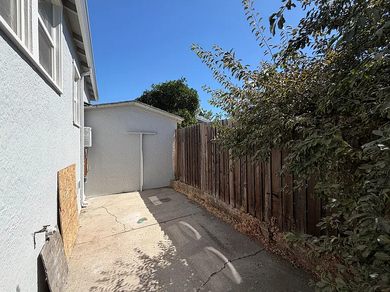 1225 Pine St — Photo 9
