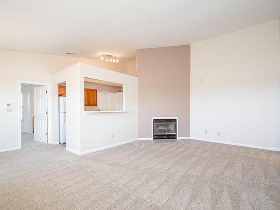 3rd image of 32 Highland Meadows Cir Suite 11
