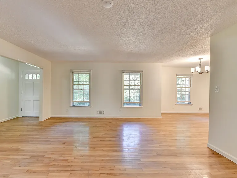2628 Whitehurst Dr NE — Photo 10