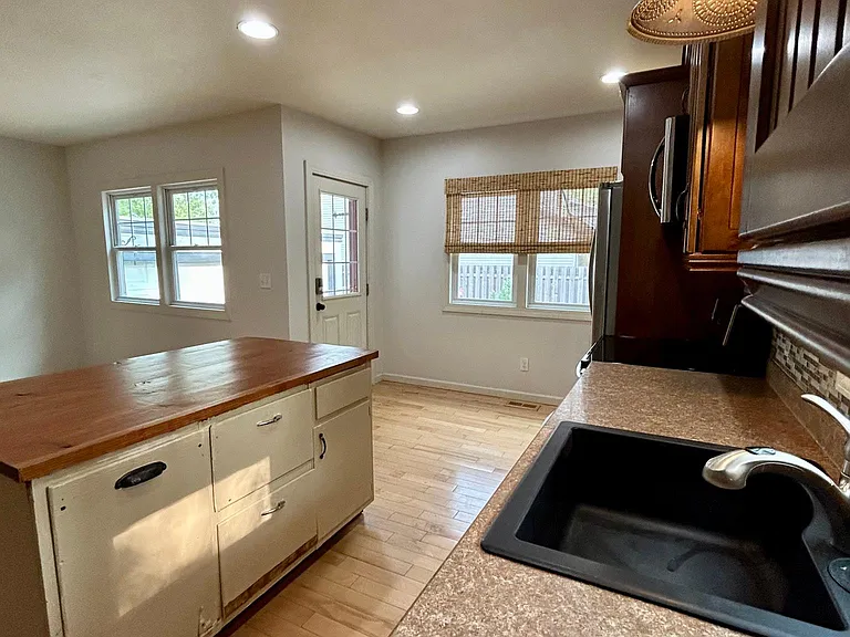 617 1st Ave NW — Photo 9