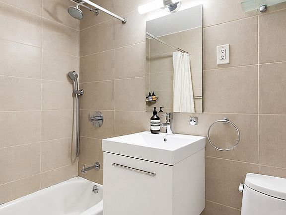 5th image of 165 Christopher St APT Laa
