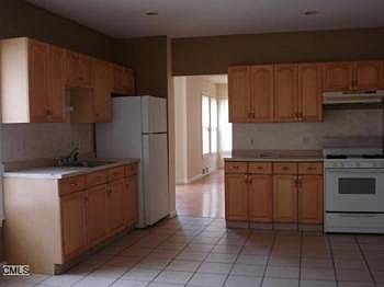2nd image of 40 Kneen St #1