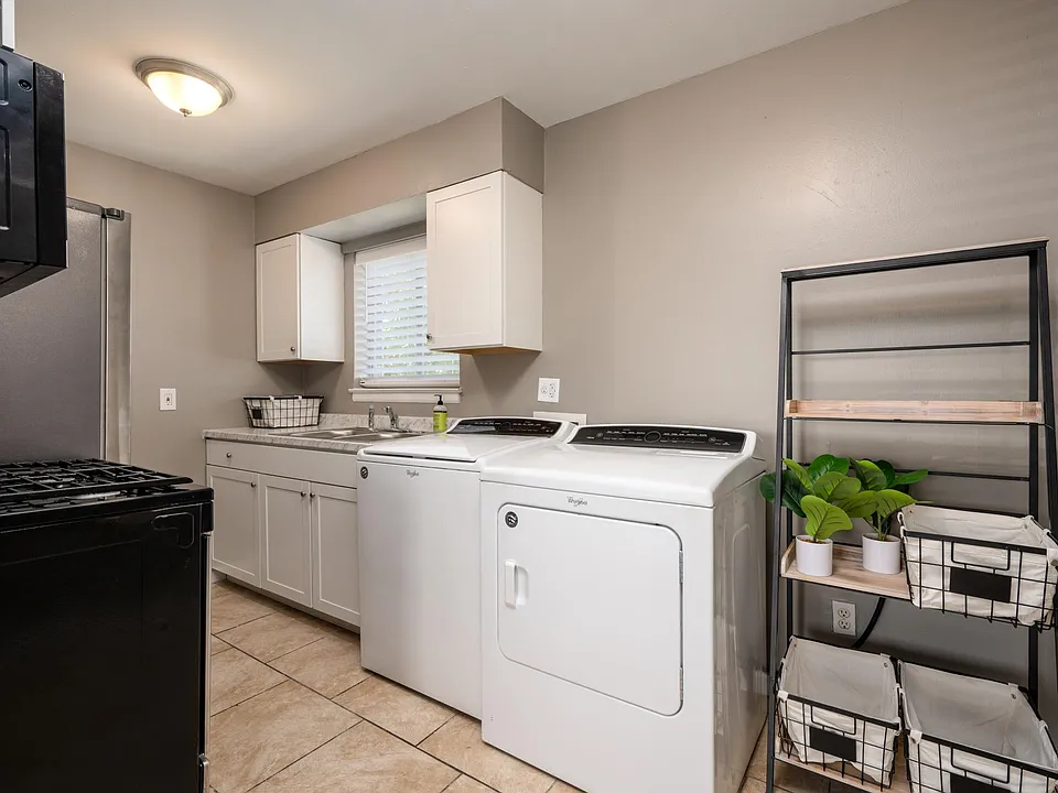 Washer & Dryer included in unit