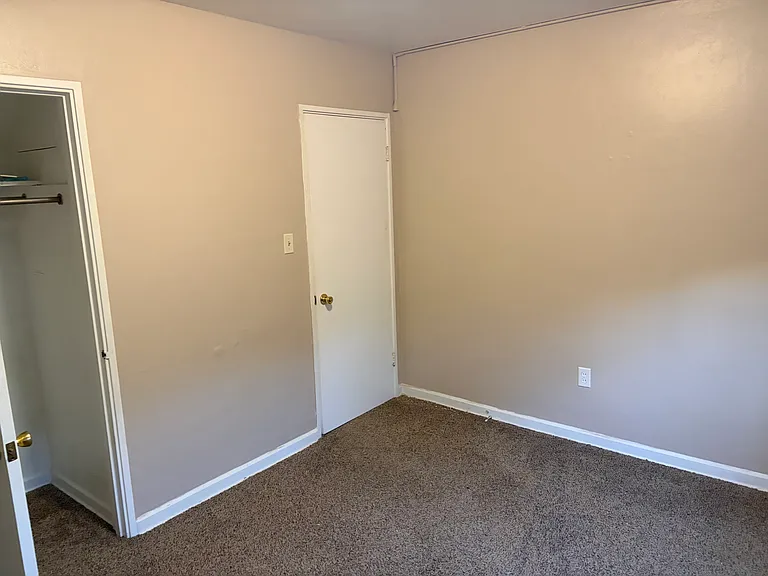 3235 White Oak Dr #5 — Photo 2