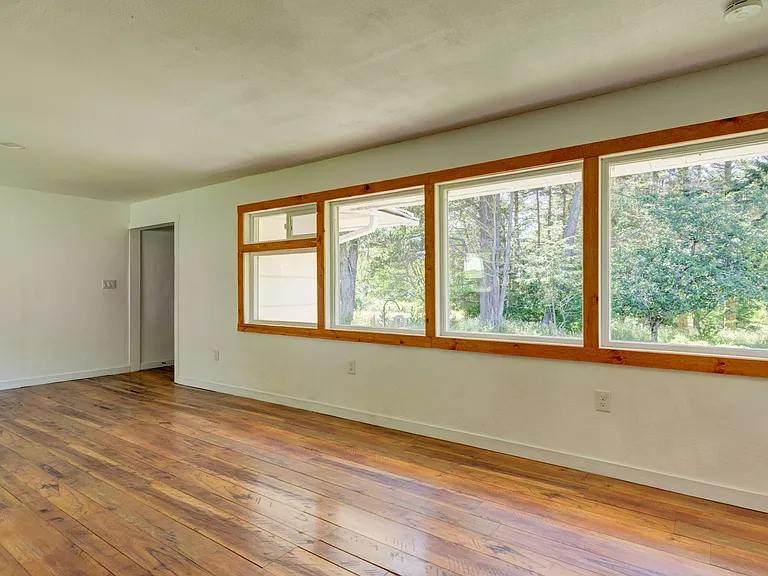 1736 W Beach Rd — Photo 10