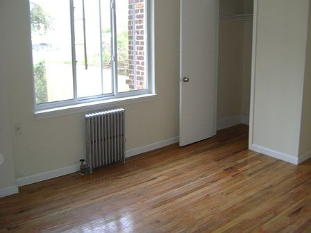 4th image of 987 E 92nd St #1