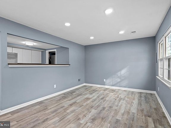 5th image of 9602 Hagel Cir