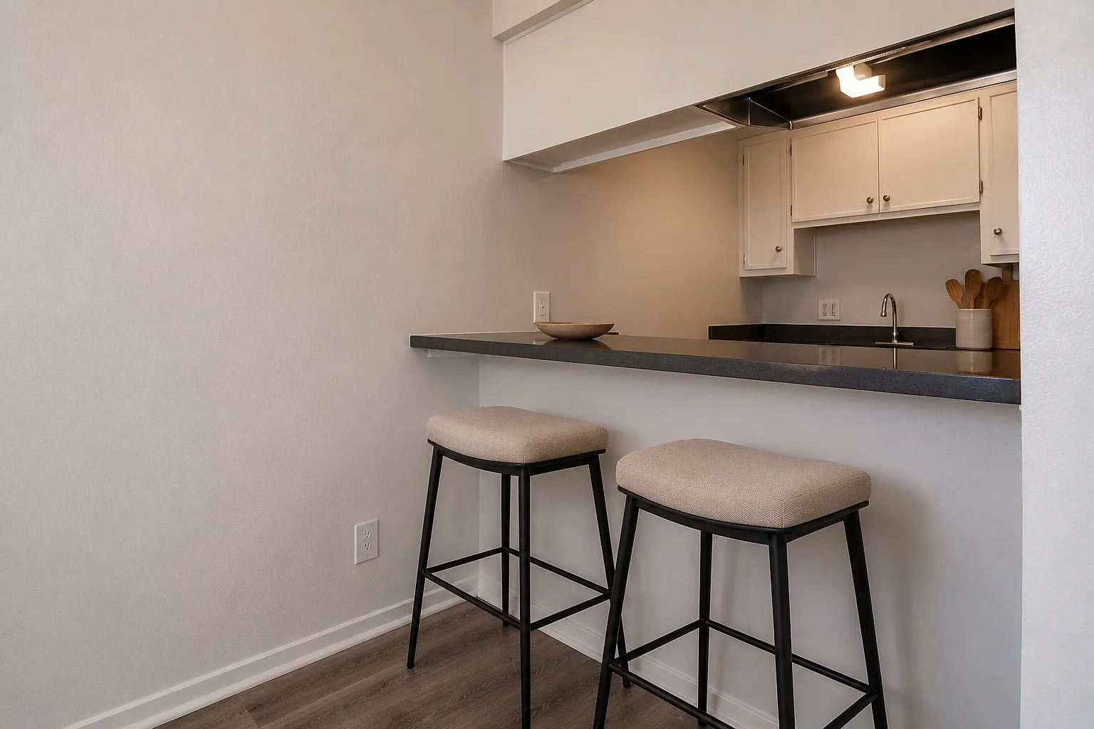 10565 Haddon 1BR 1BA — Photo 2