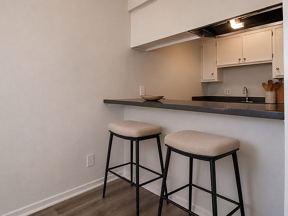 2nd image of 10565 Haddon Ave #40