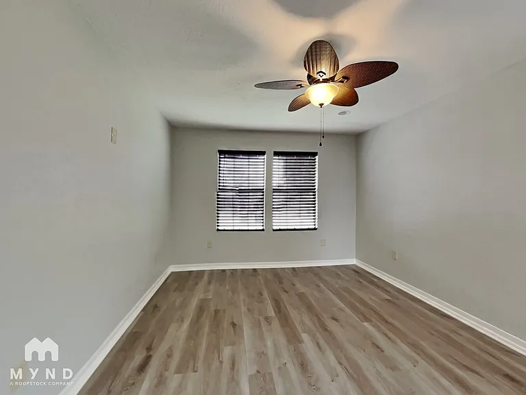 11807 Roandale Dr — Photo 9