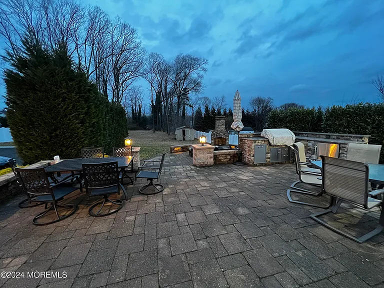 499 W Park Ave — Photo 20