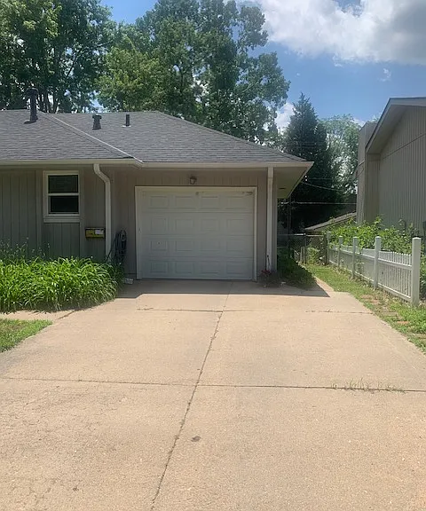 9023 Nina St — Photo 3