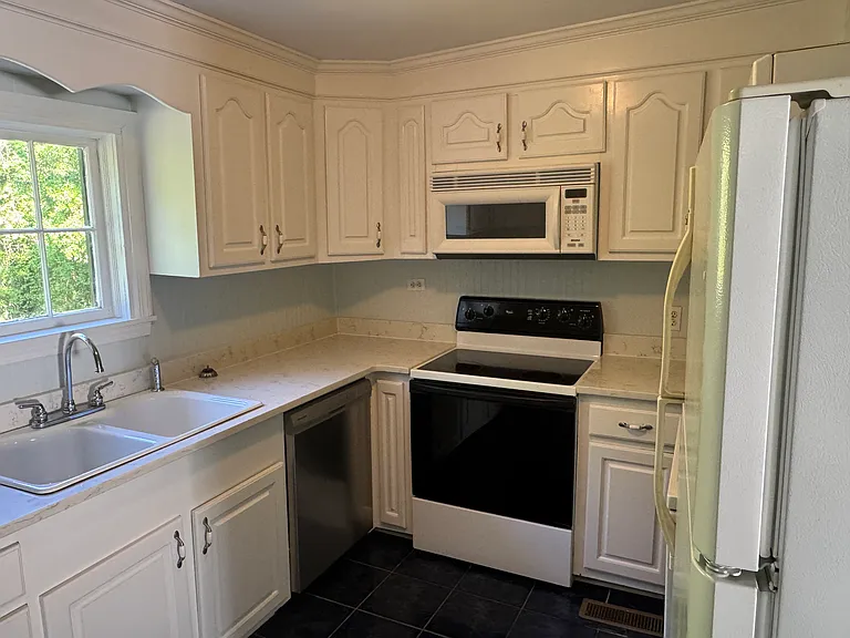 1430 Raccoon Rd — Photo 5