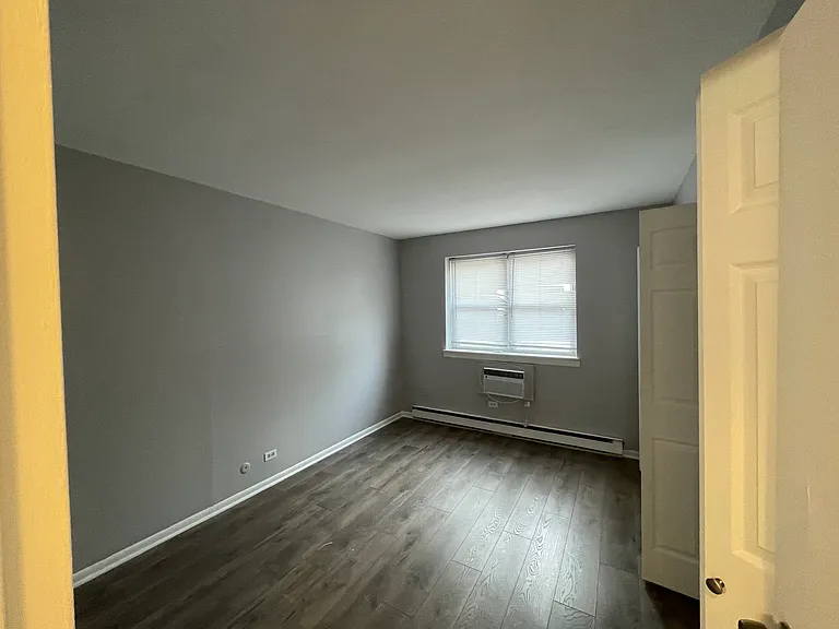 5920 N Kenmore Ave #210 — Photo 10