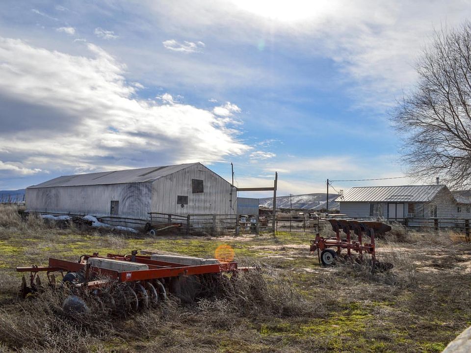 7521 S Wapato Road - Toppenish, WA 98948