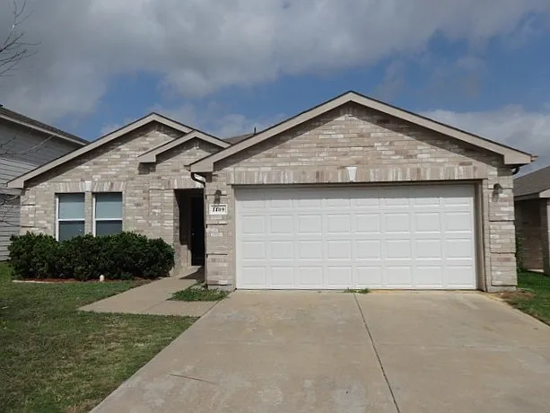 1409 Ashview Cir — Photo 1