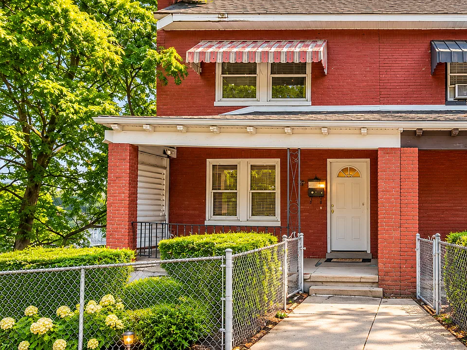 739 Cherokee St