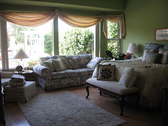 Master w/ private exterior door