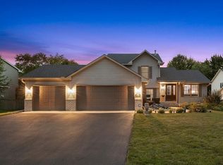 5630 Oak View Ct, Savage, MN 55378