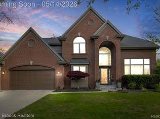 31102 Bancroft Dr, Novi, MI 48377