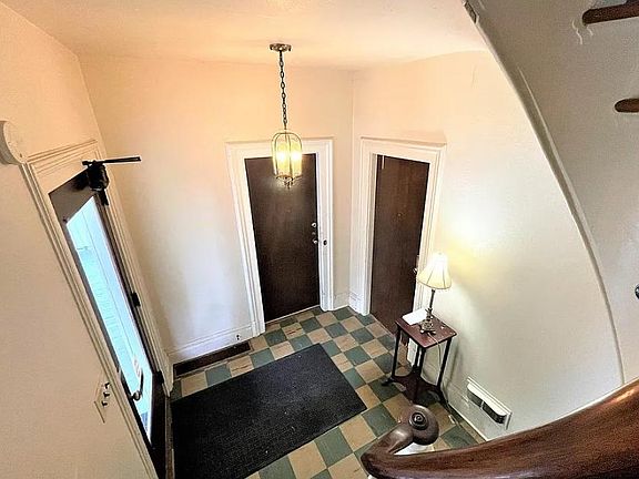 entryway / foyer