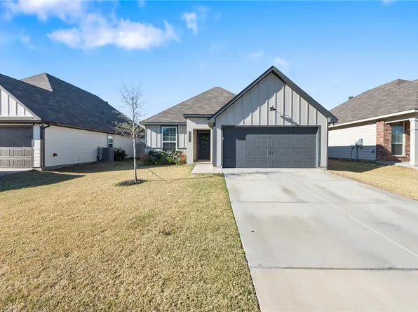 1975 Chief St, Bryan, TX 77807