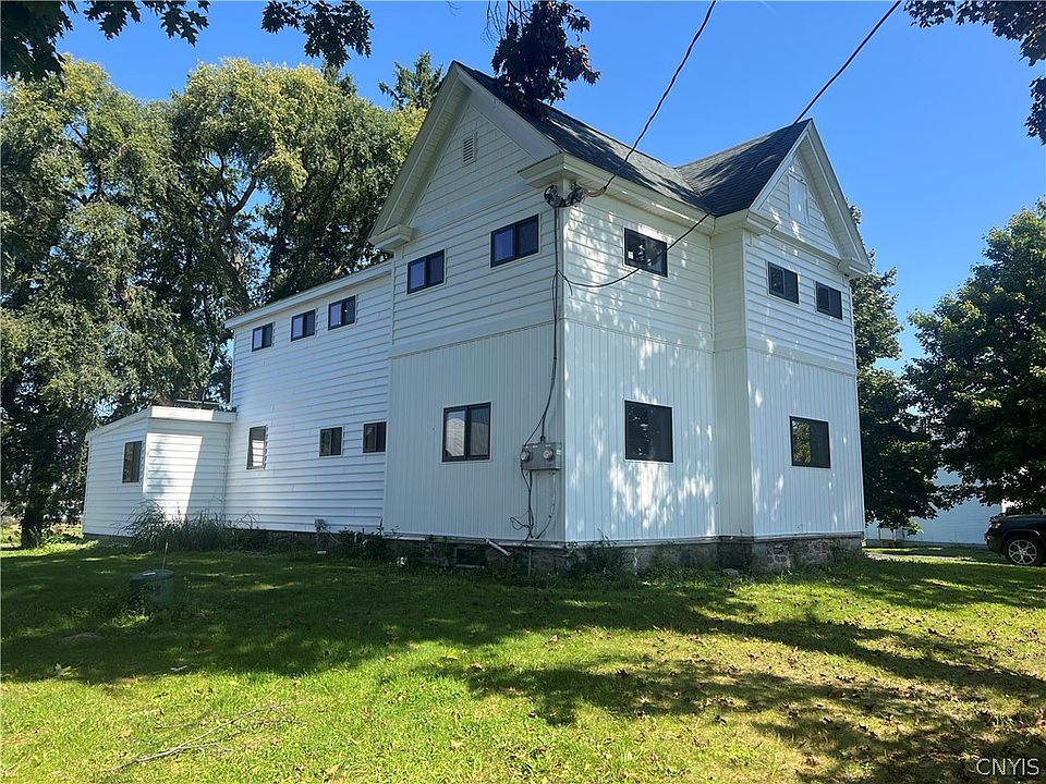 1st image of 34 Lakeshore Rd #40