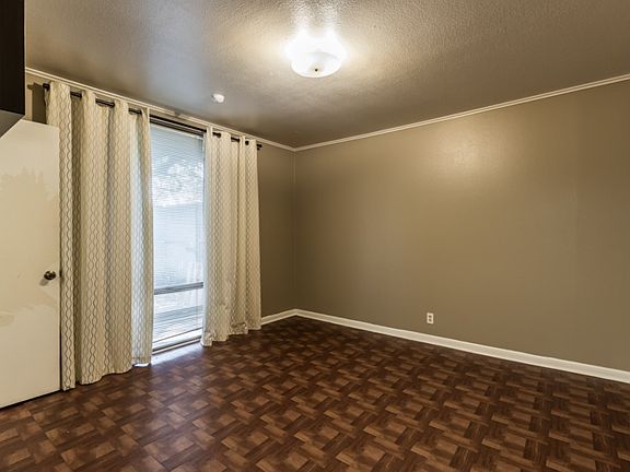4th image of 548 E Avenue J APT A