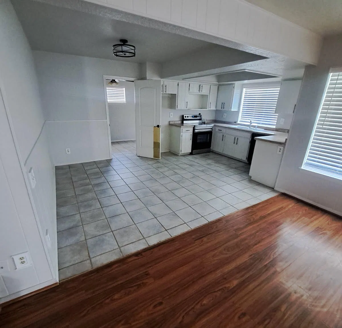 3 bed, 2.0 bath, 1911 sqft, $2,100 — Photo 2