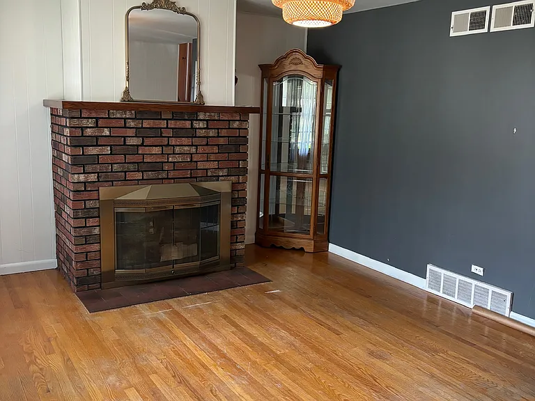 172 N Floyd Ln — Photo 3